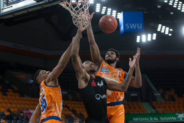 代背景下 代背景下